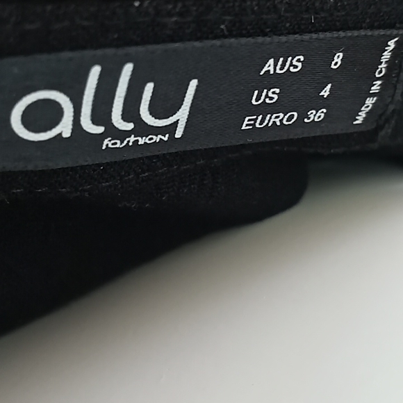 Ally little black dress with rustic look buttons at the front - Picture 8 of 8